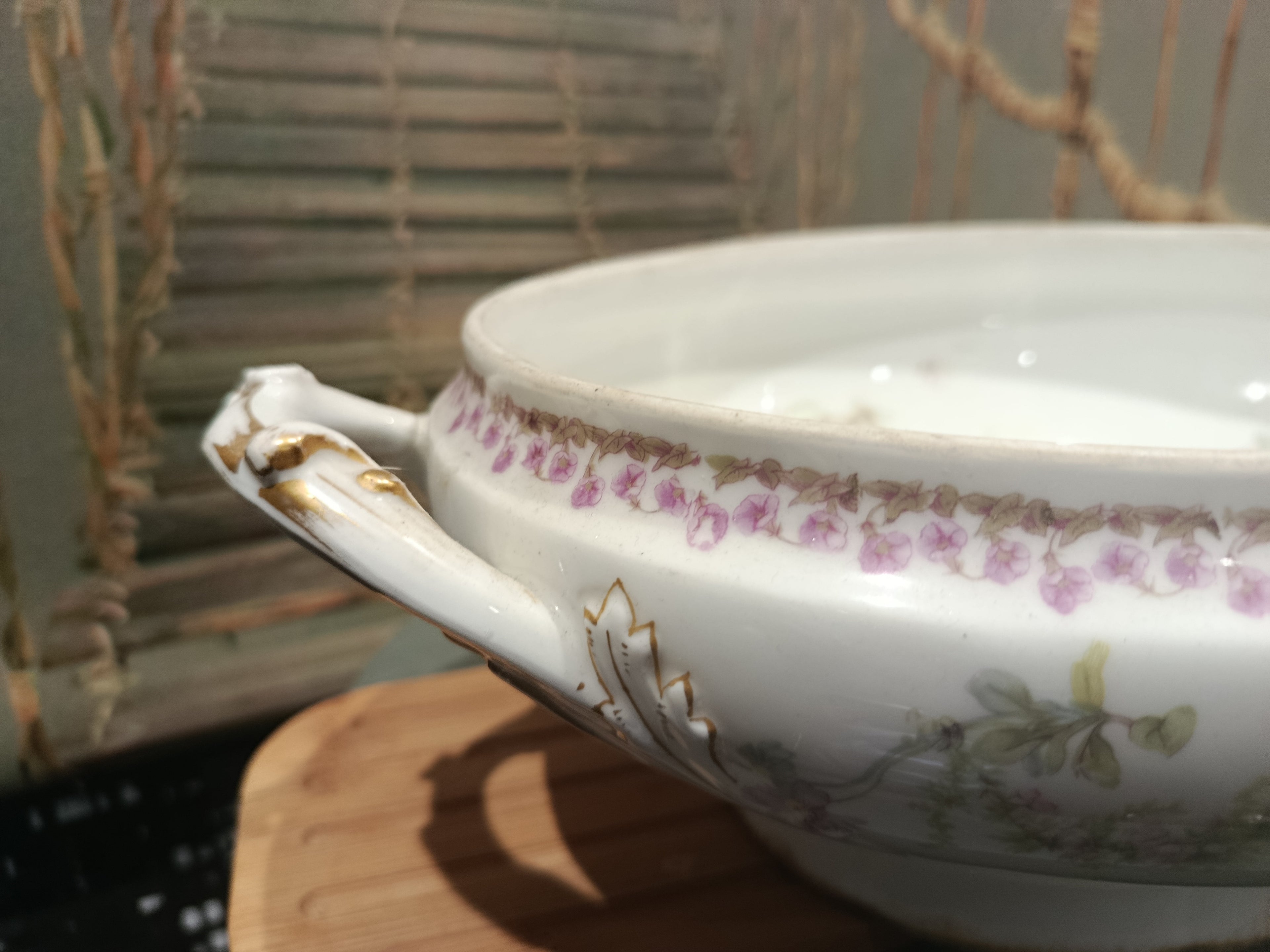 Soupière ancienne en porcelaine de Limoges Haviland motifs floraux dorés Art Déco XXe siècle