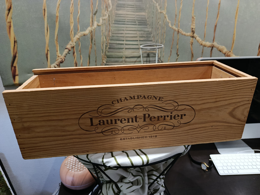 Ancienne caisse à champagne Magnum Laurent Perrier vintage Bureau Collection XXe Artisanale Originale