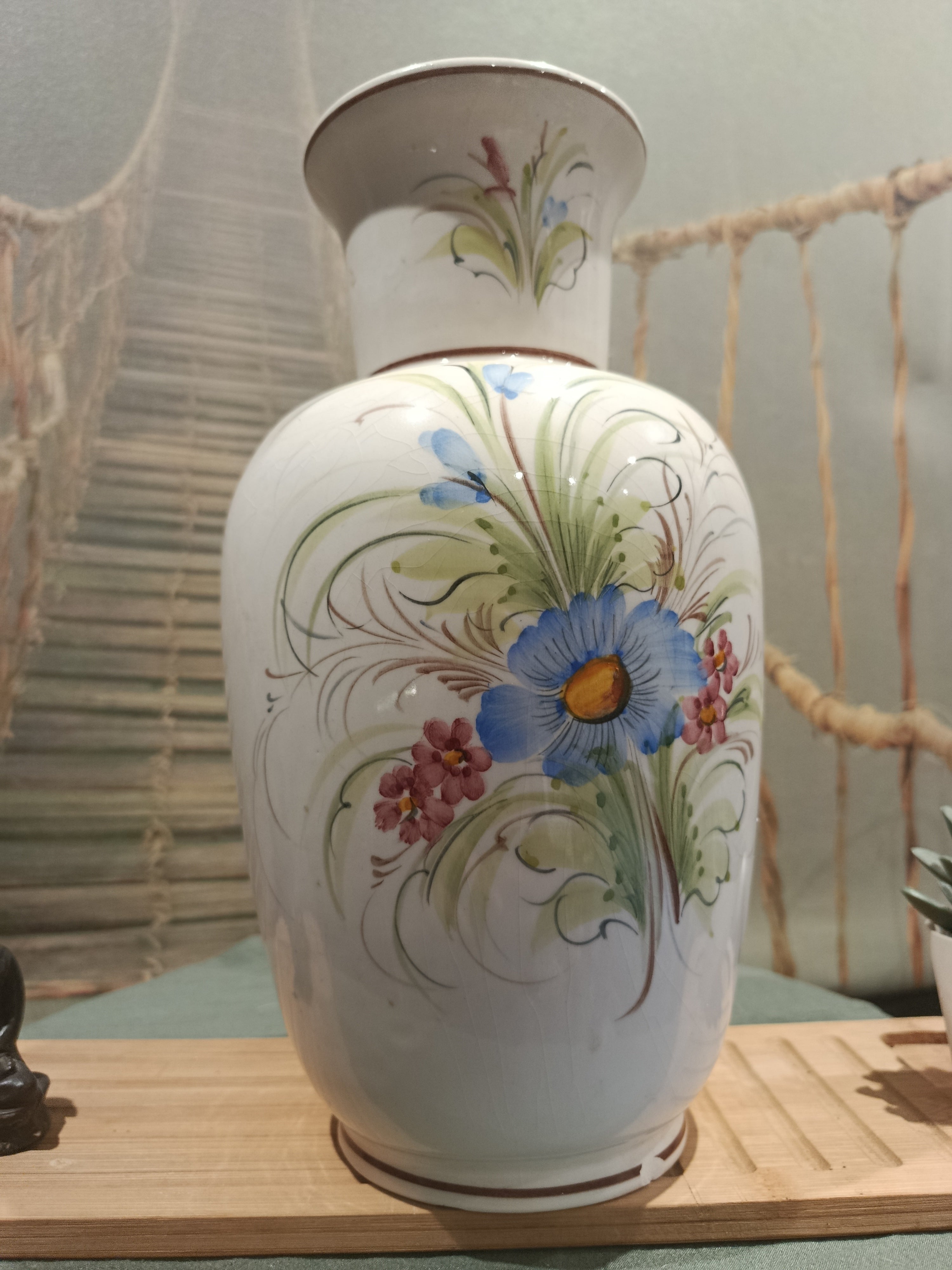 Vase ancien en porcelaine peint main motifs floraux signé et numéroté Art Déco XXe siècle