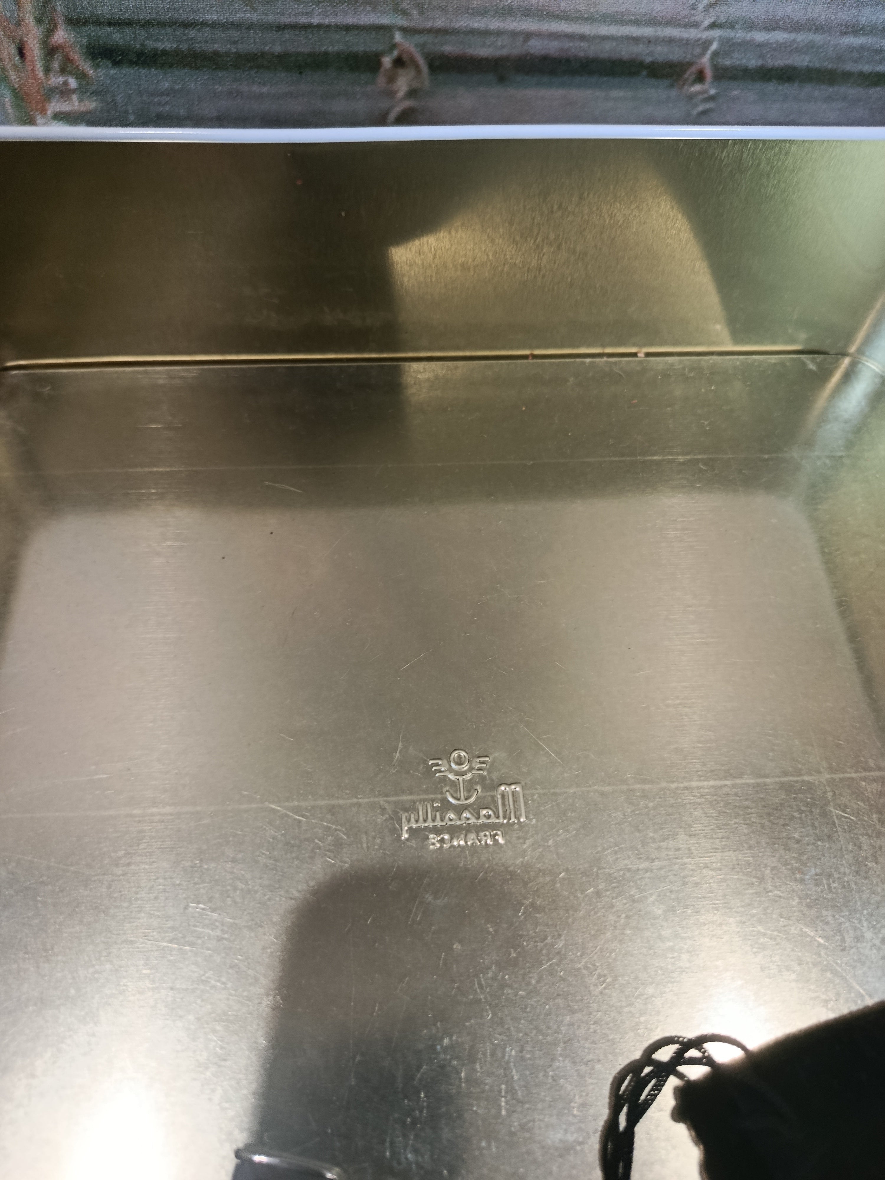 Alte Aufbewahrungsbox, signiert Massily