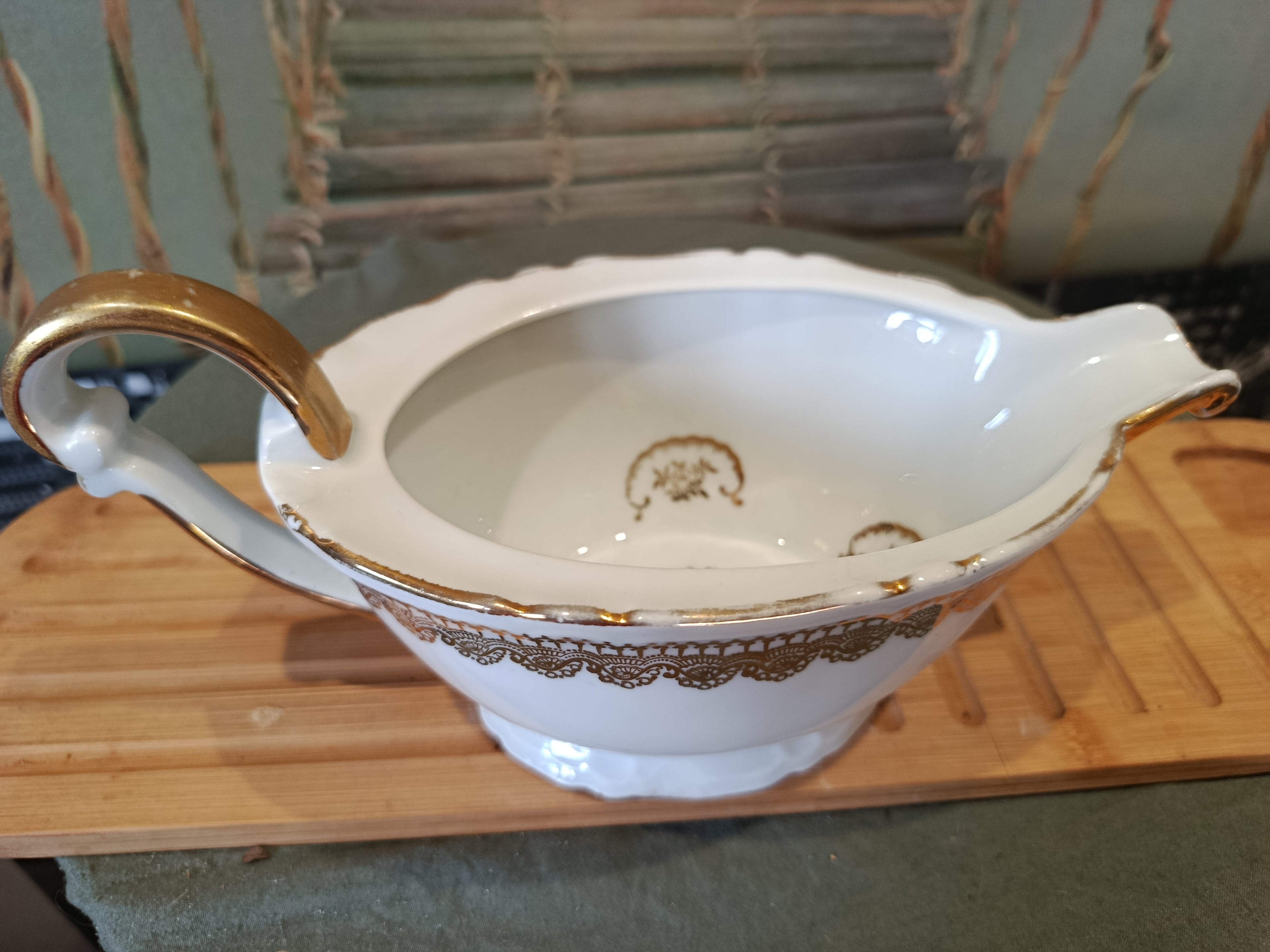 Saucère ancienne en porcelaine dorée Signée XIXe siècle Napoléon