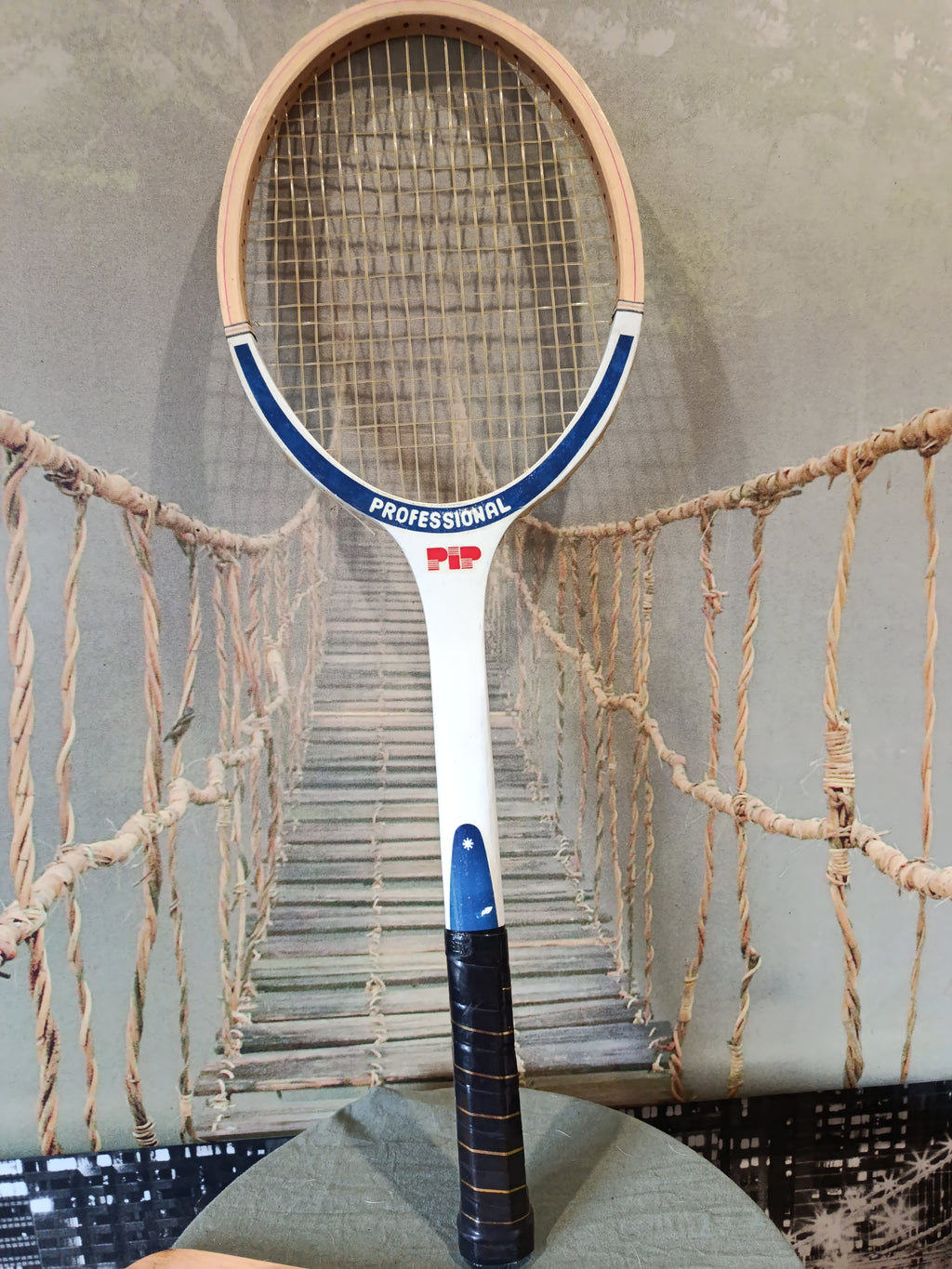 Raquette de tennis vintage en bois PIP collector XXe siècle années 70-90