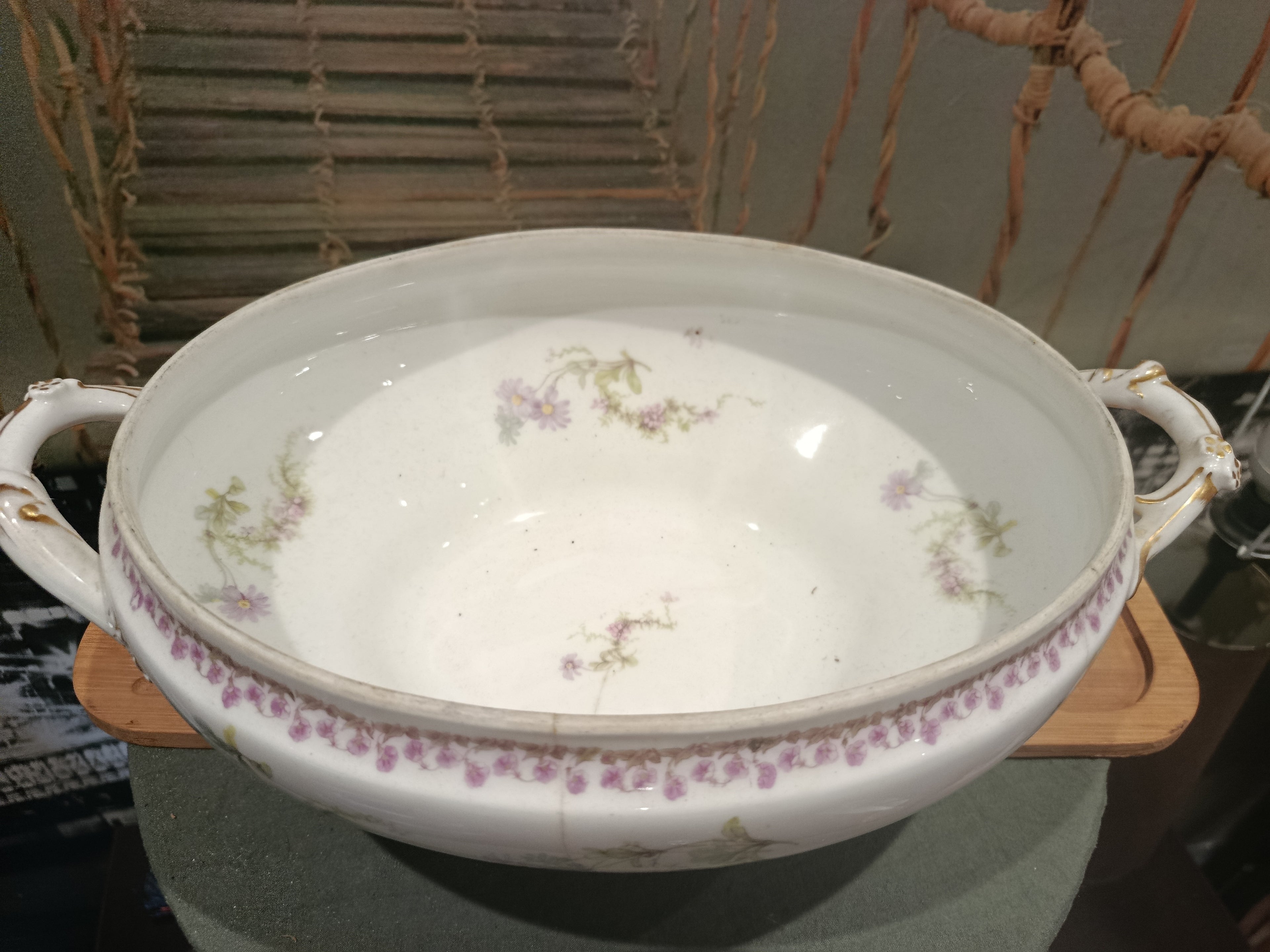 Soupière ancienne en porcelaine de Limoges Haviland motifs floraux dorés Art Déco XXe siècle