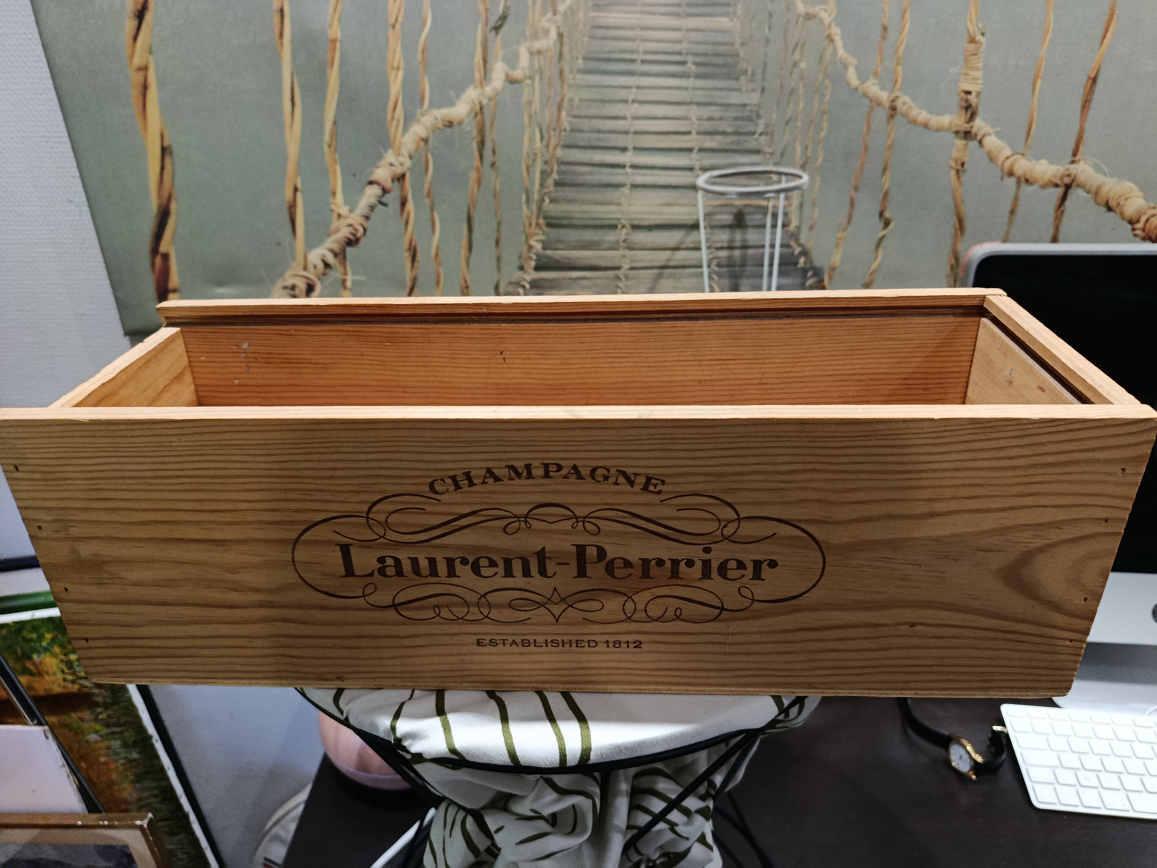 Ancienne caisse à champagne Magnum Laurent Perrier vintage Bureau Collection XXe Artisanale Originale