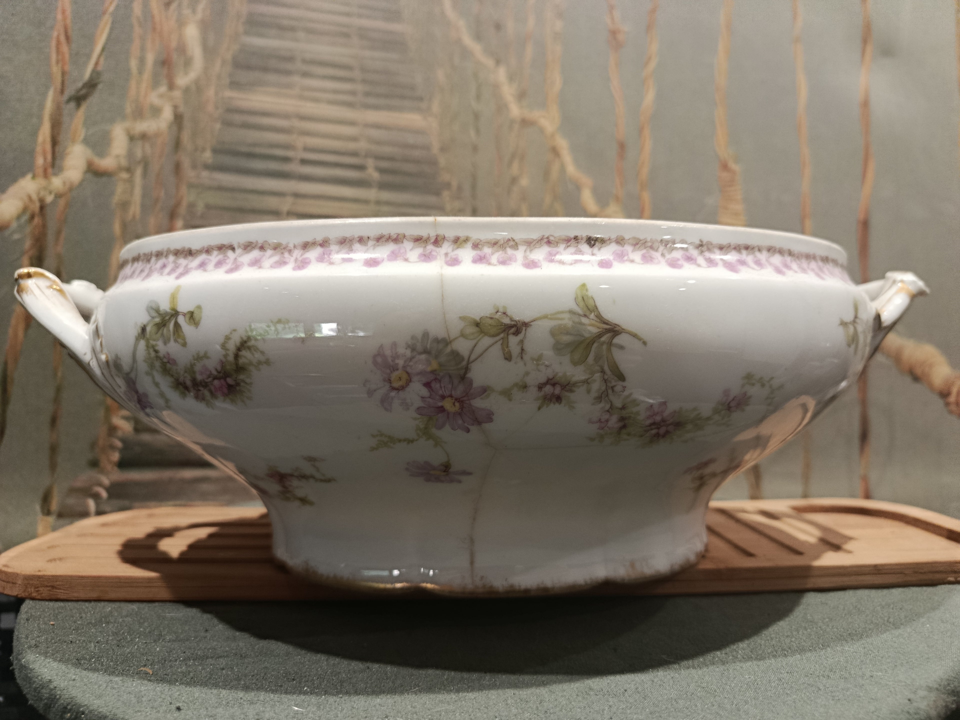 Soupière ancienne en porcelaine de Limoges Haviland motifs floraux dorés Art Déco XXe siècle