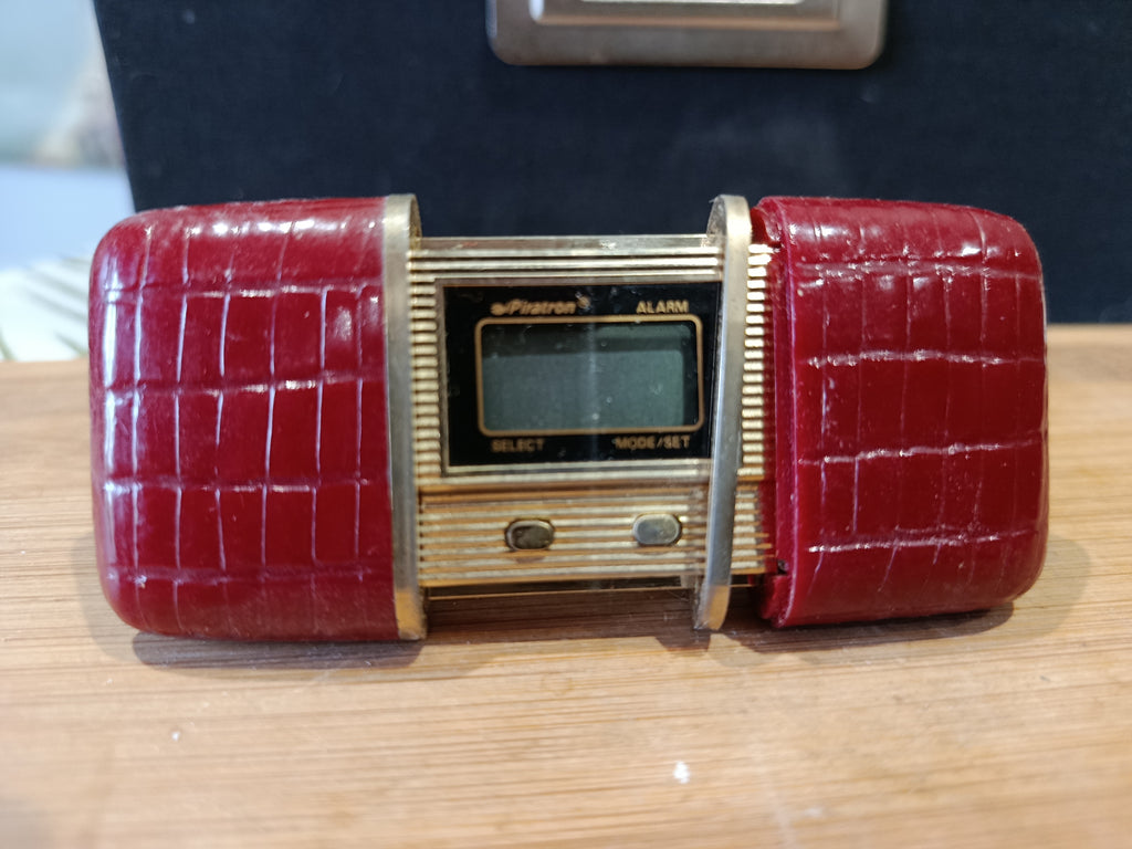 Mini réveil de poche vintage en métal doré Piratron alarme collector années 70-90