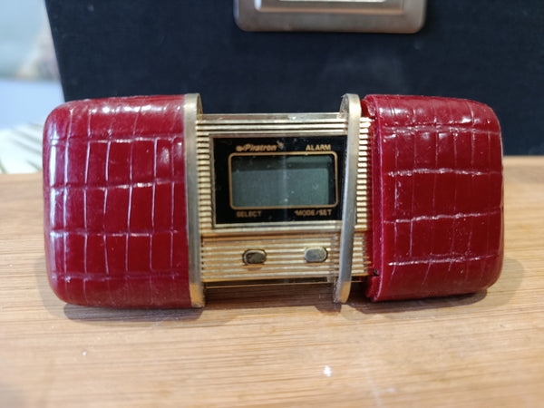 Mini réveil de poche vintage en métal doré Piratron alarme collector années 70-90