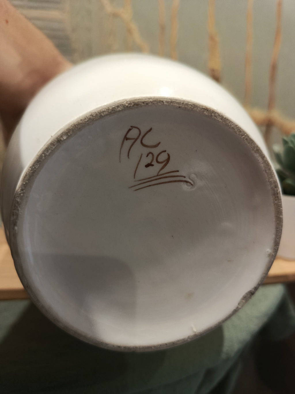 Vase ancien en porcelaine peint main motifs floraux signé et numéroté Art Déco XXe siècle