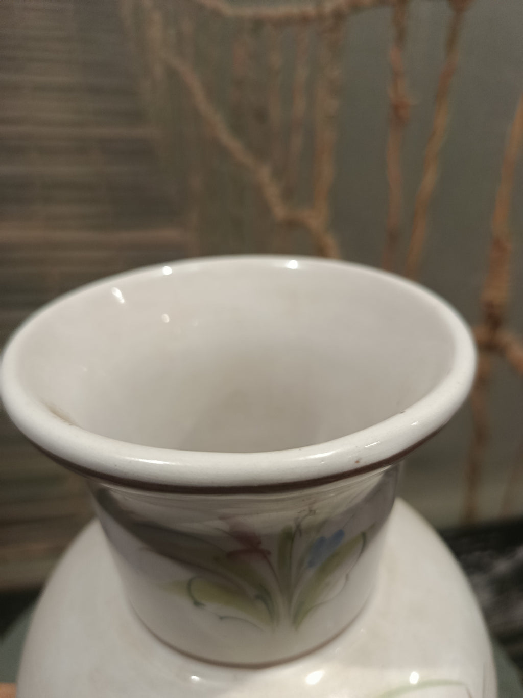 Vase ancien en porcelaine peint main motifs floraux signé et numéroté Art Déco XXe siècle