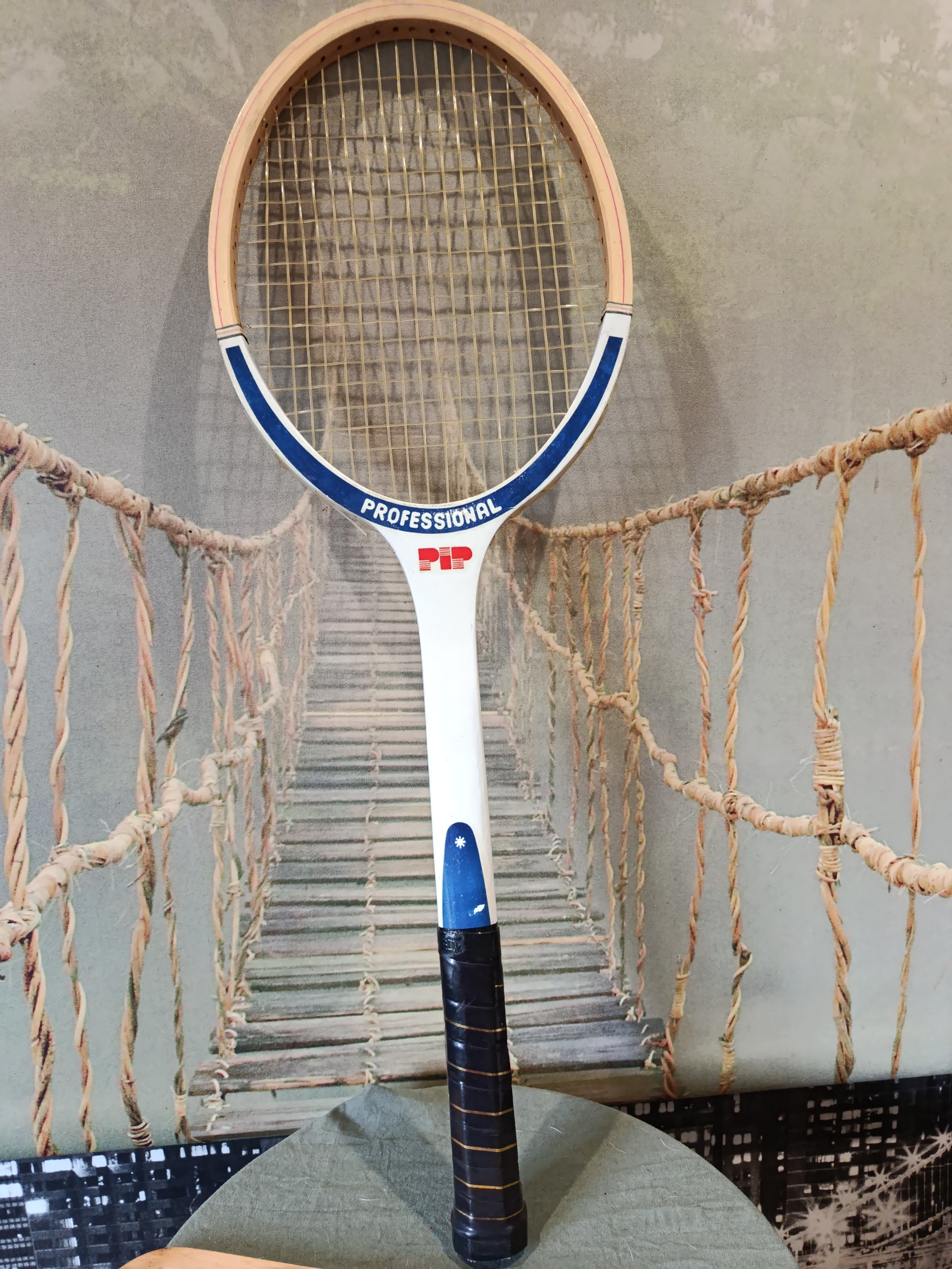 Raquette de tennis vintage en bois PIP collector XXe siècle années 70-90