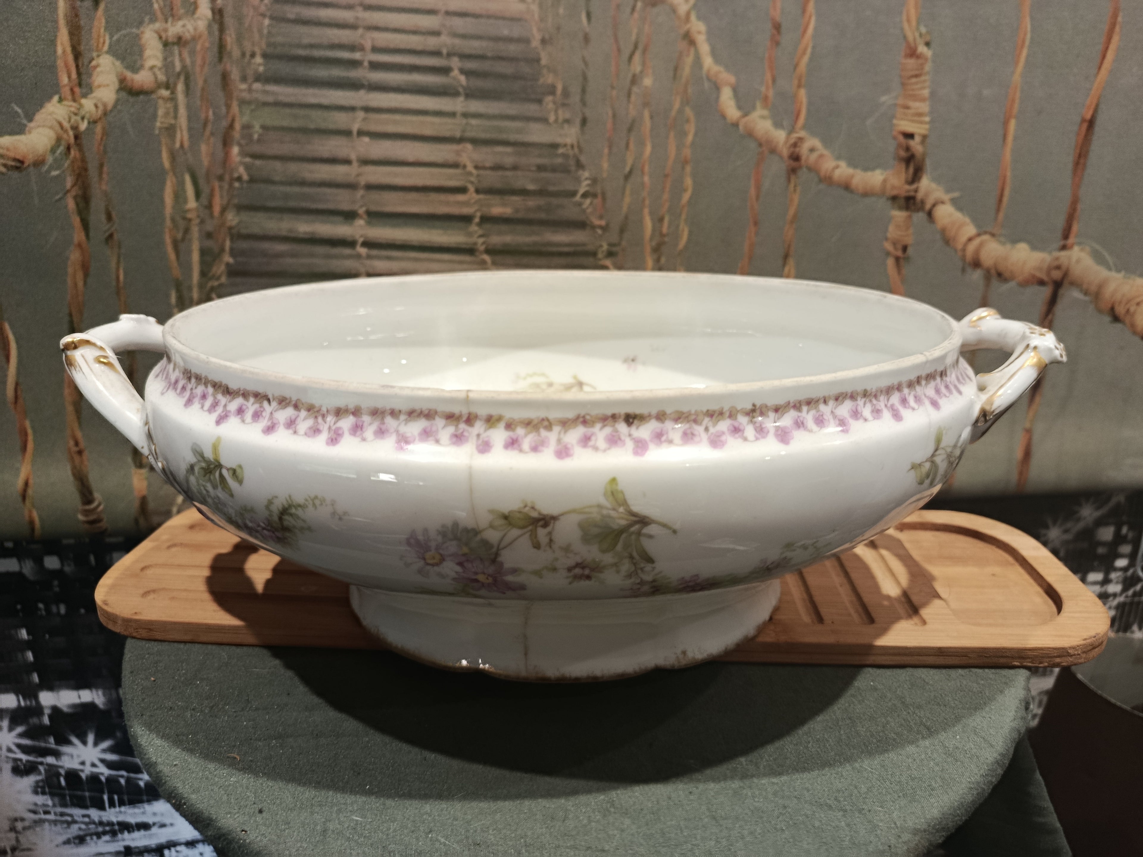 Soupière ancienne en porcelaine de Limoges Haviland motifs floraux dorés Art Déco XXe siècle