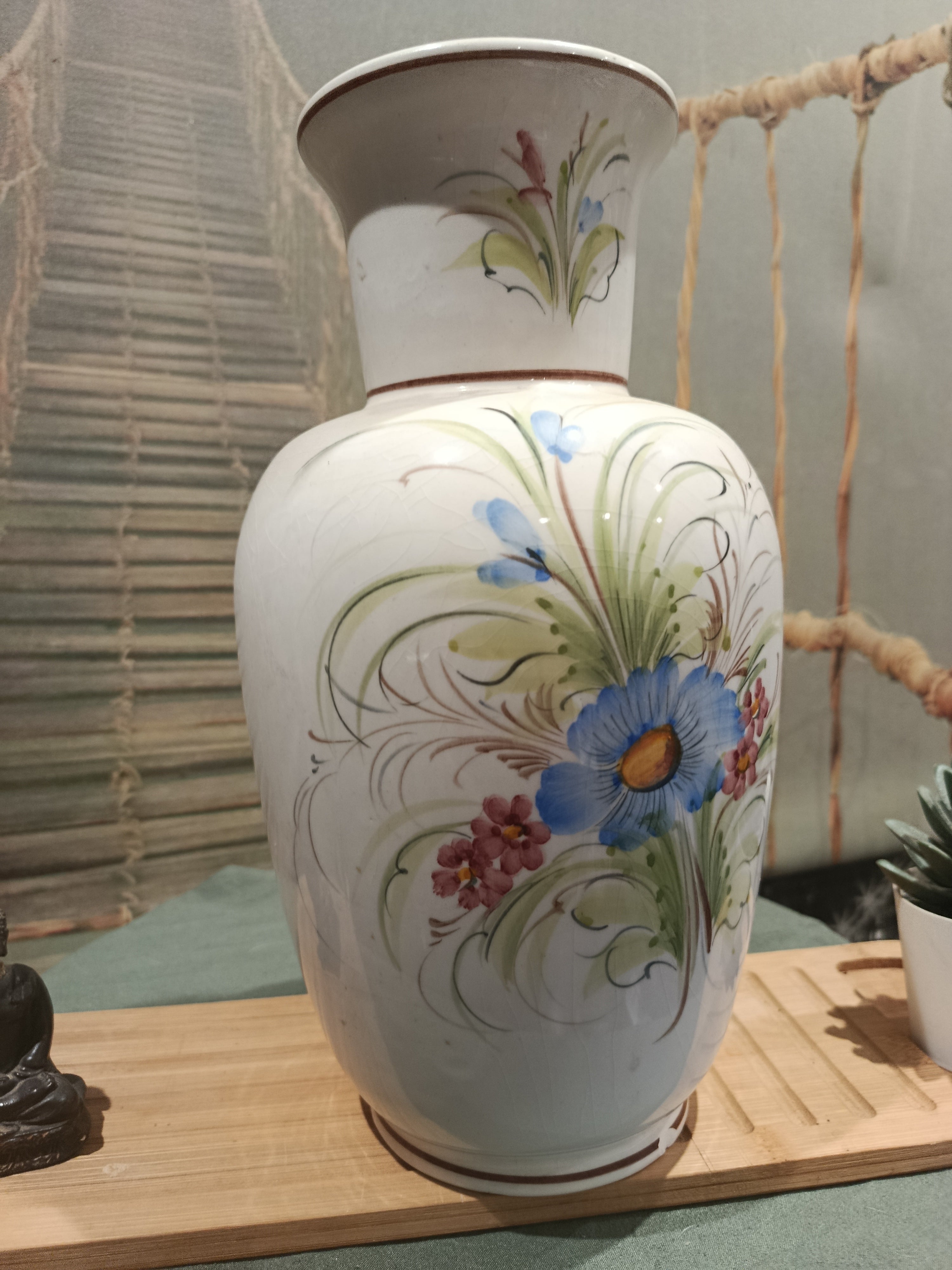 Vase ancien en porcelaine peint main motifs floraux signé et numéroté Art Déco XXe siècle