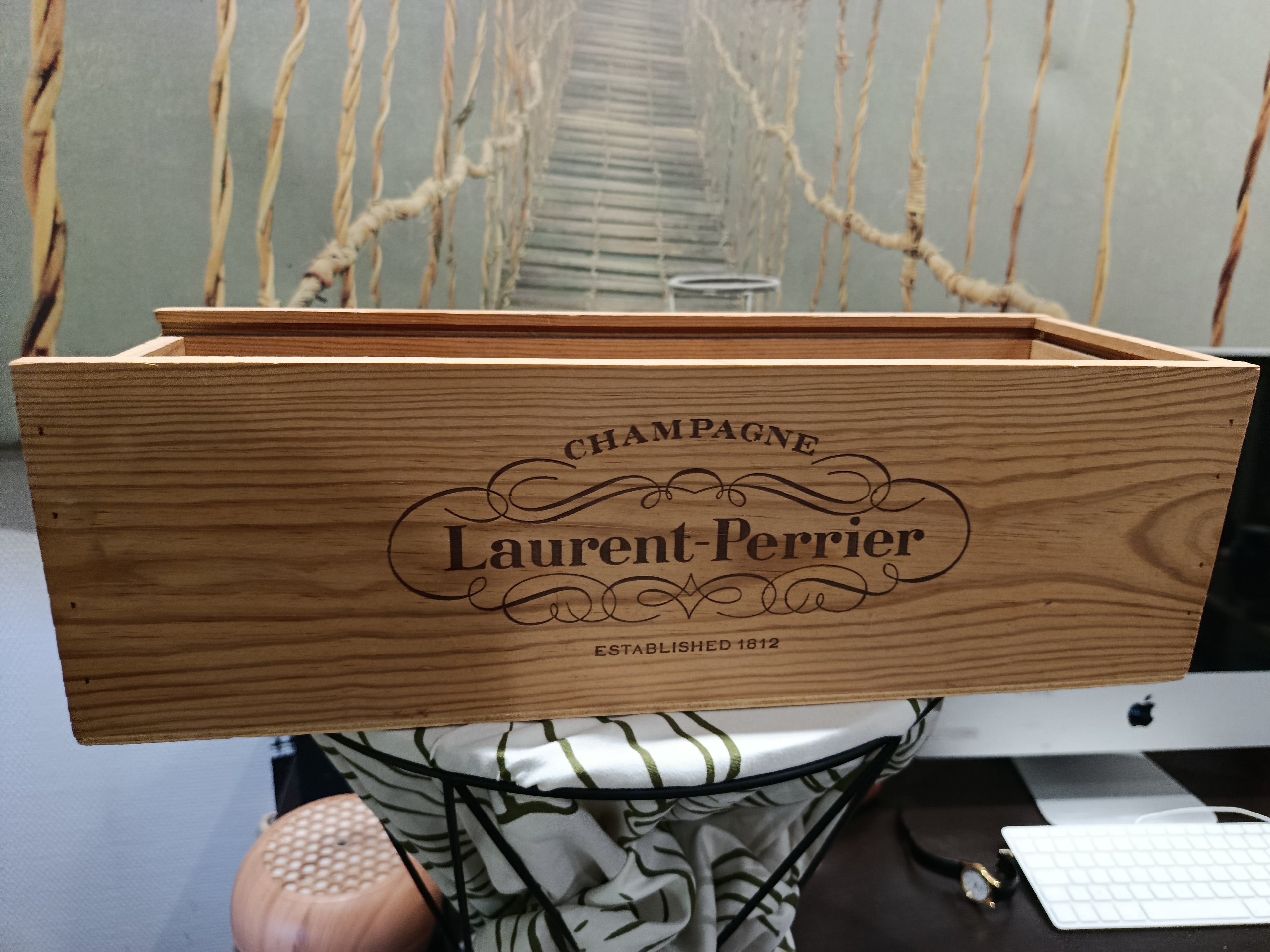 Ancienne caisse à champagne Magnum Laurent Perrier vintage Bureau Collection XXe Artisanale Originale