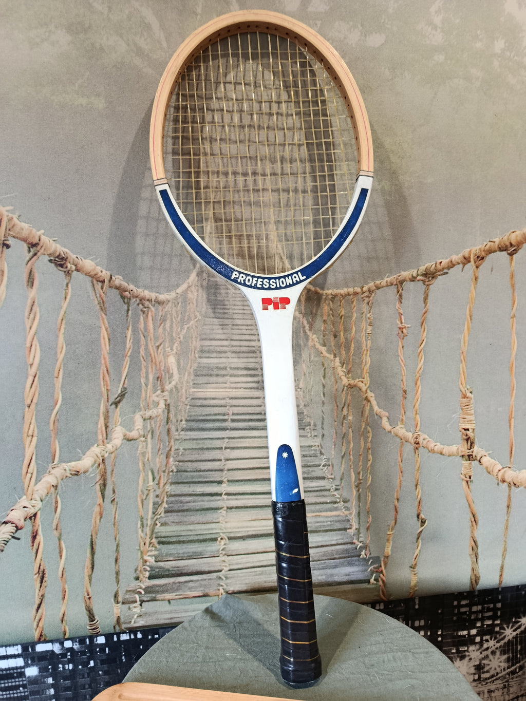 Raquette de tennis vintage en bois PIP collector XXe siècle années 70-90