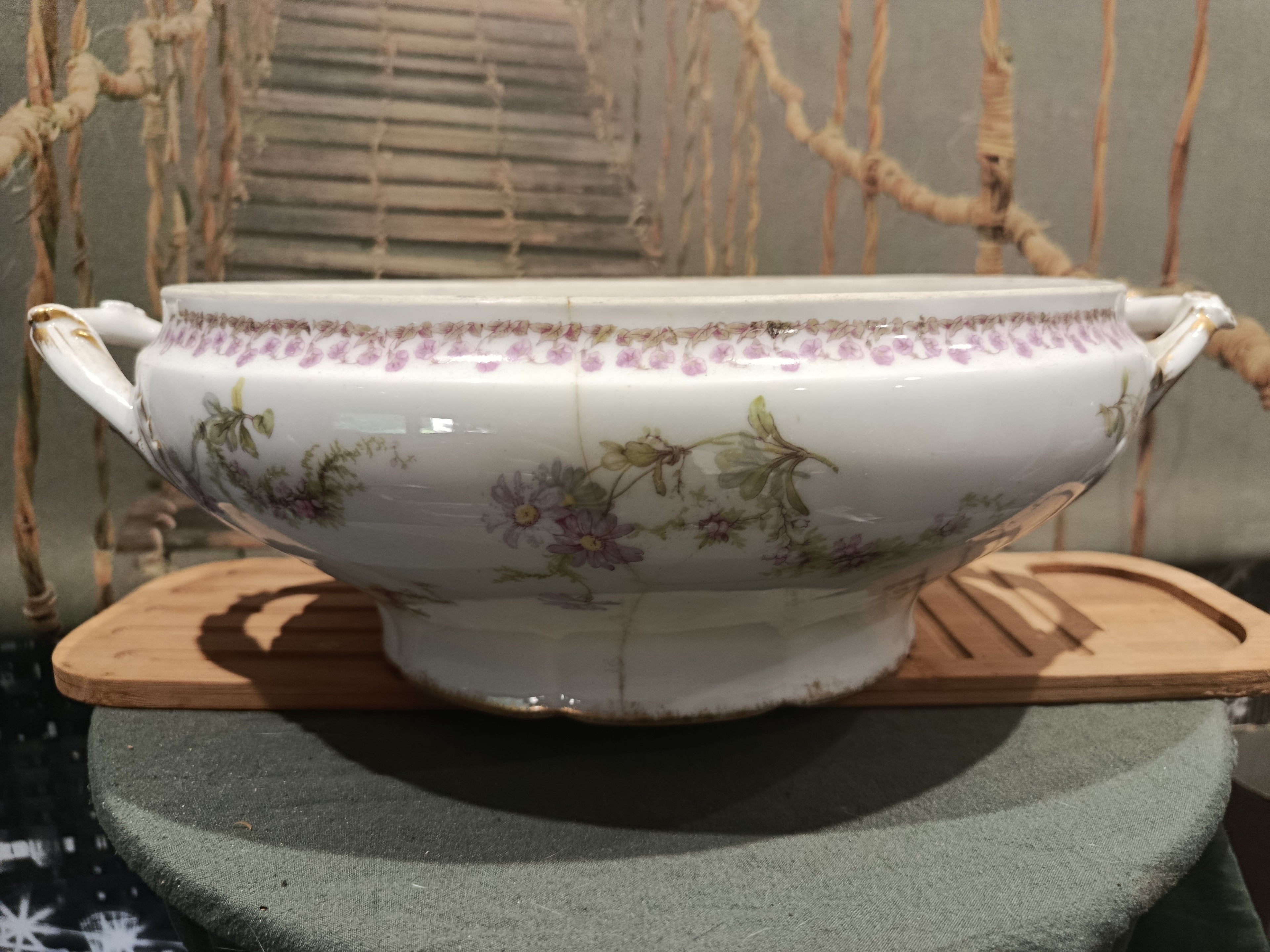 Soupière ancienne en porcelaine de Limoges Haviland motifs floraux dorés Art Déco XXe siècle