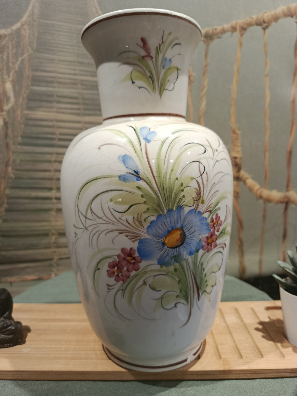 Vase ancien en porcelaine peint main motifs floraux signé et numéroté Art Déco XXe siècle