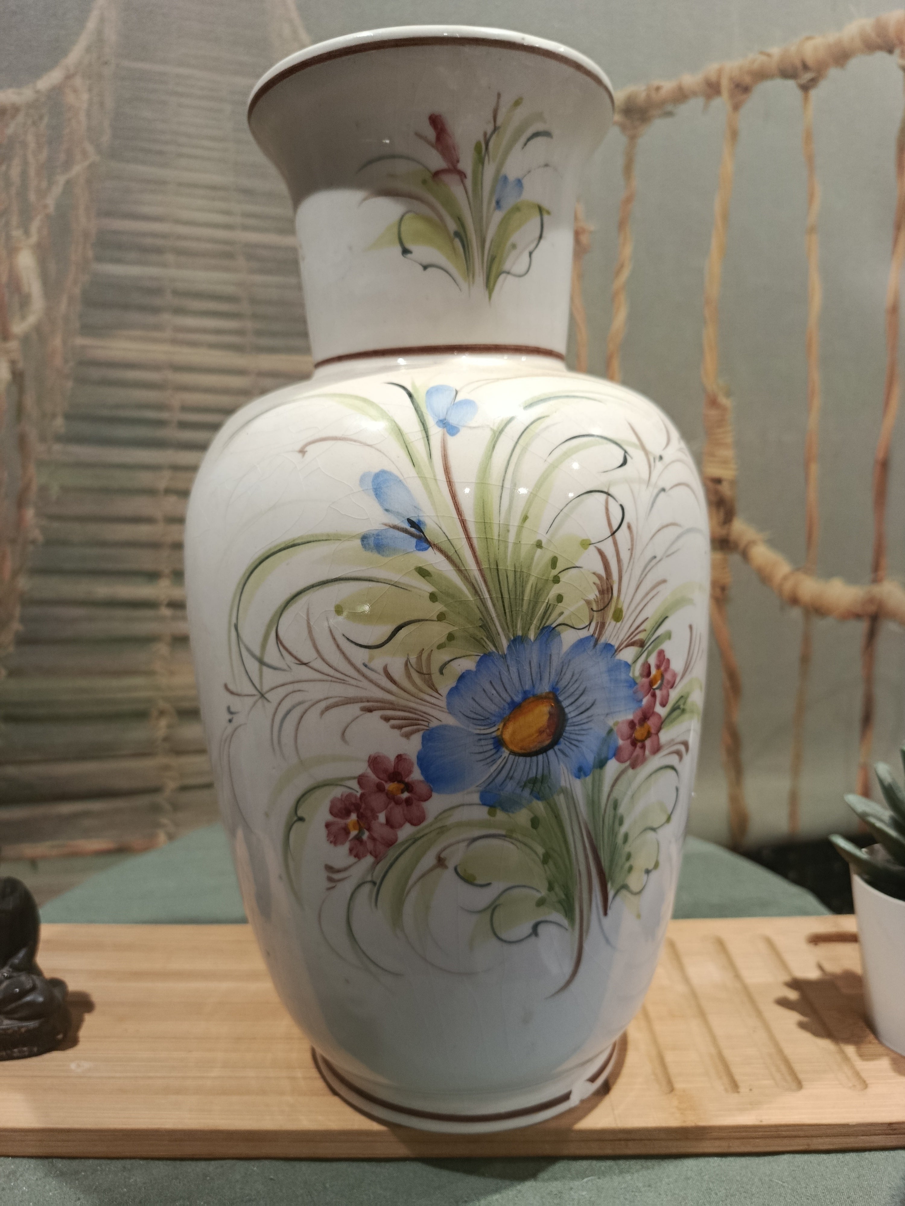 Vase ancien en porcelaine peint main motifs floraux signé et numéroté Art Déco XXe siècle