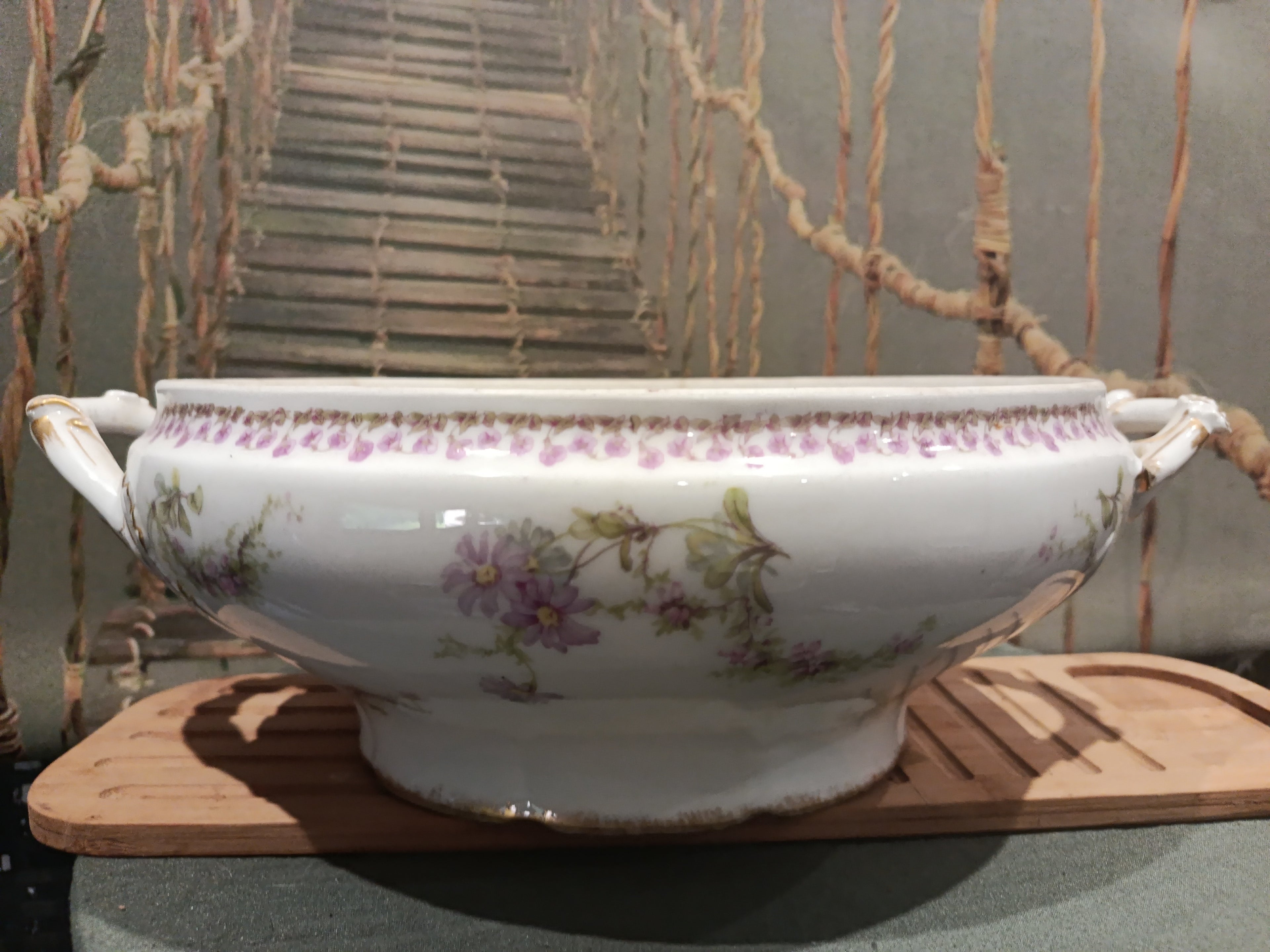 Soupière ancienne en porcelaine de Limoges Haviland motifs floraux dorés Art Déco XXe siècle