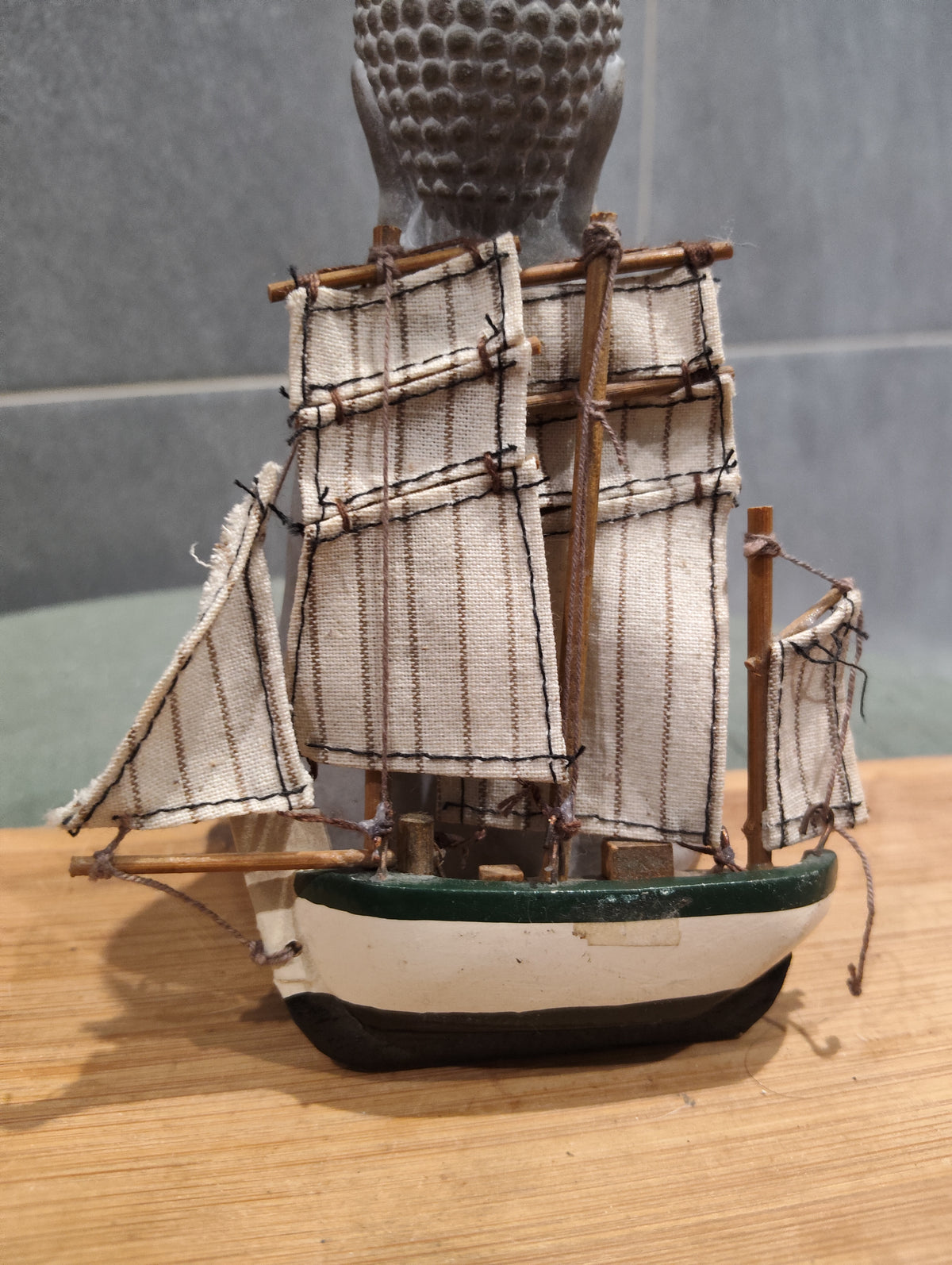 Bateau Miniature Voilier Sculpté Main En Bois & Soie Original Art Déco XXe Collection