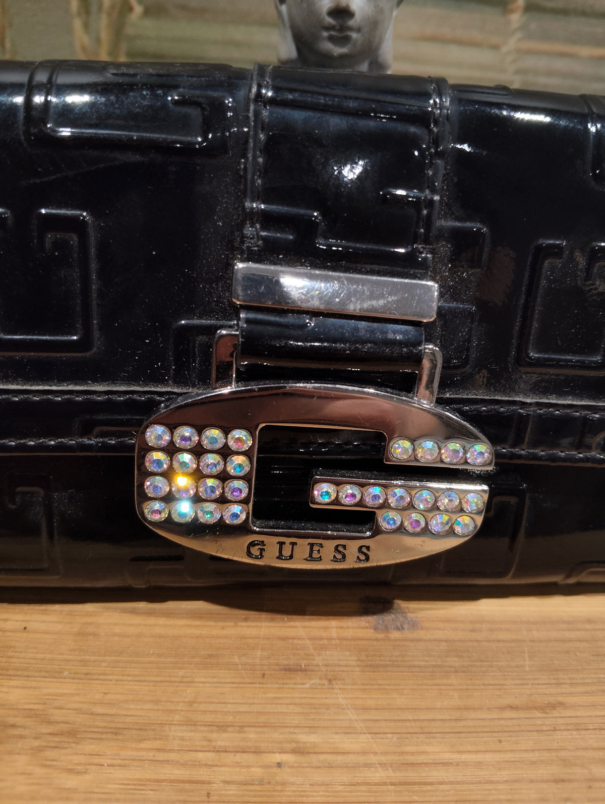 Ancien Grand Porte Monnaie de Collection Guess Cuir De Veau Brillant Lisse Pierres Précieuses Argentées Original XXe Collection Rétro