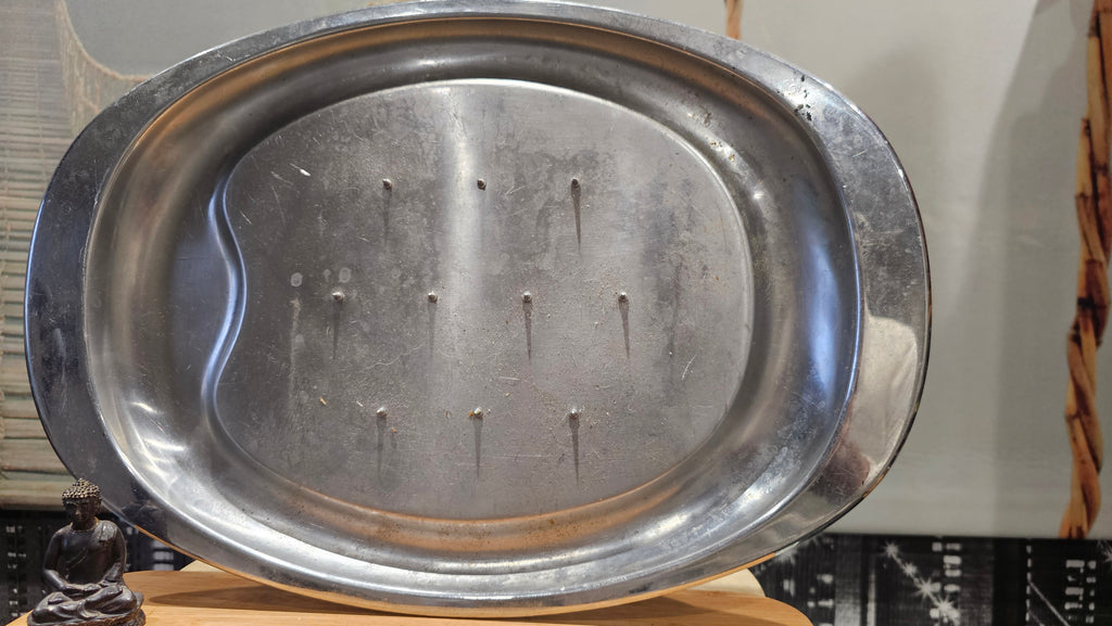 Ancien Grand Plat de Service en Metal couleur Gris Argentée A piques Vintage XXe Cuisine rétro Collection