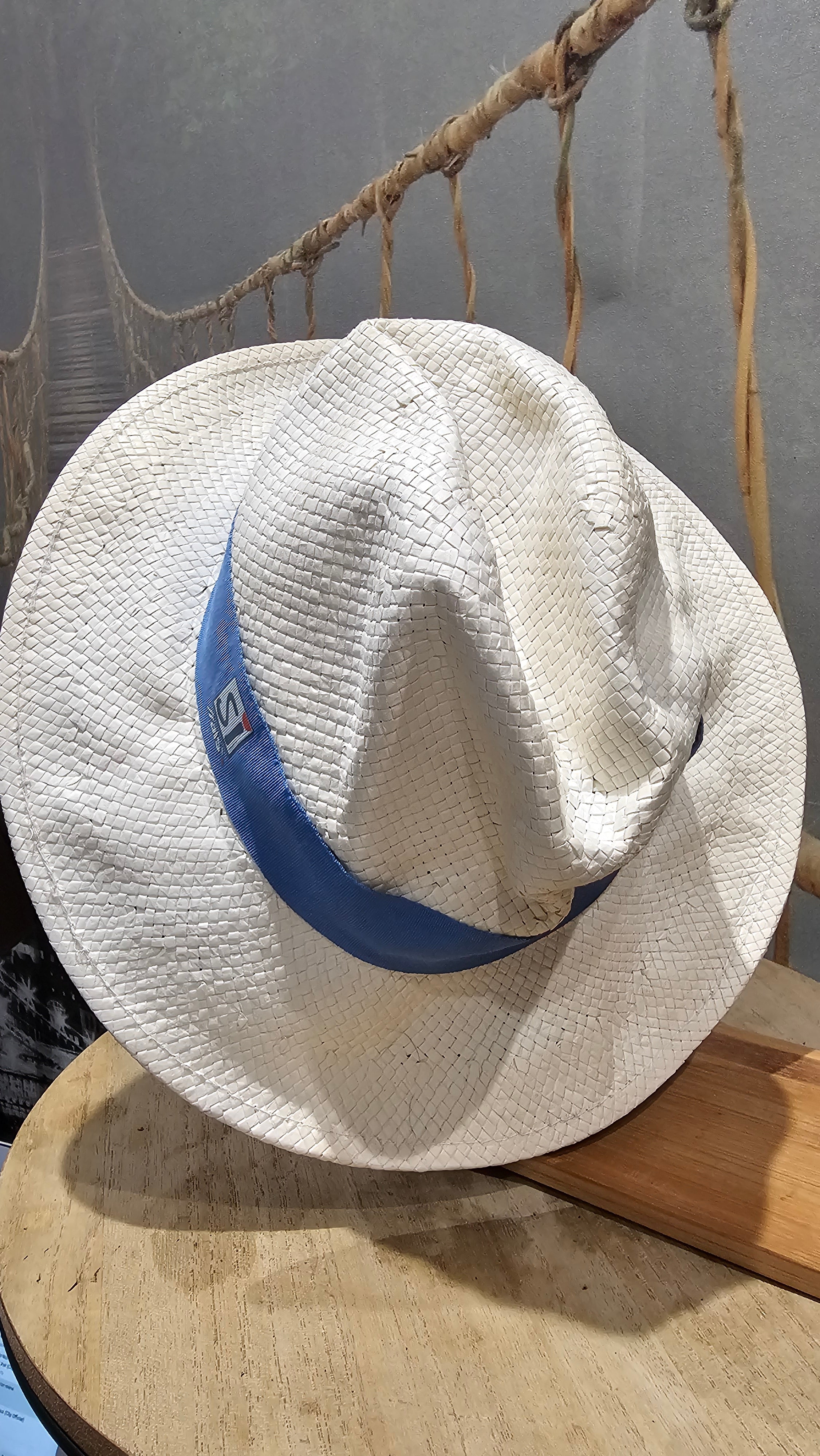 Ancien Chapeau de Luxe Cuir Irisé Et Nylon De Collection XXE Original Blanc