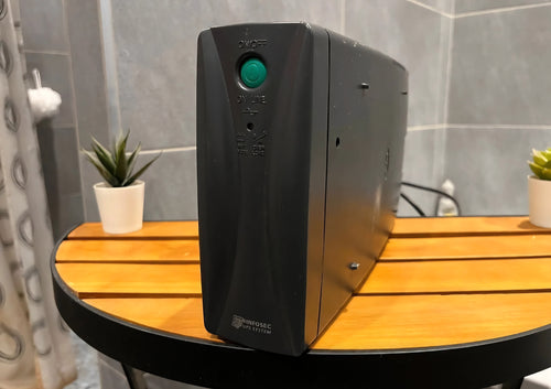 Ancien Onduleur Infosec UPS System Modem Réseaux Informatique Électronique Vintage XXe Collection