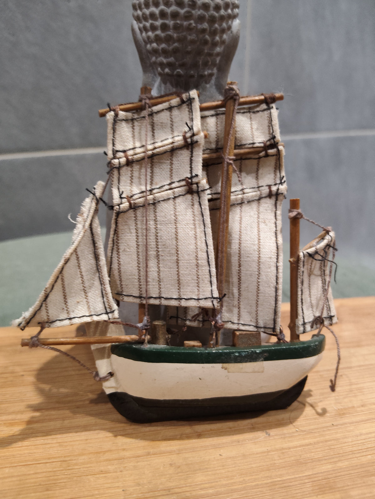 Bateau Miniature Voilier Sculpté Main En Bois & Soie Original Art Déco XXe Collection