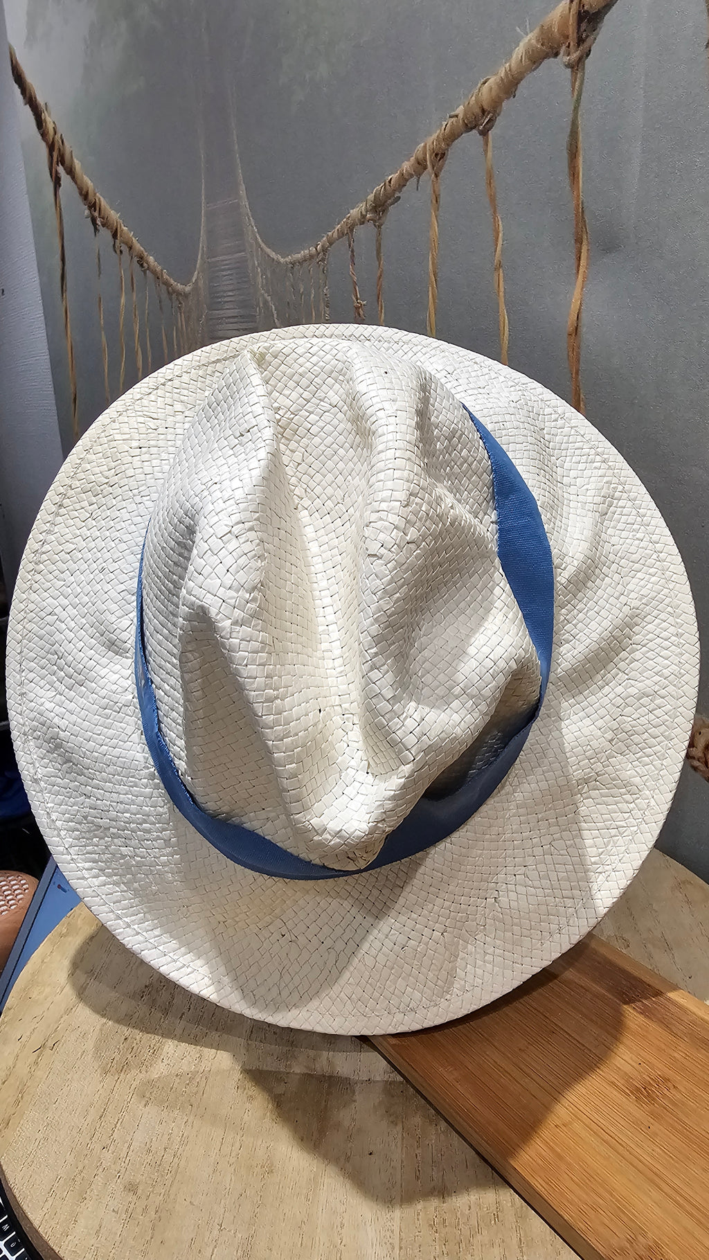 Ancien Chapeau de Luxe Cuir Irisé Et Nylon De Collection XXE Original Blanc