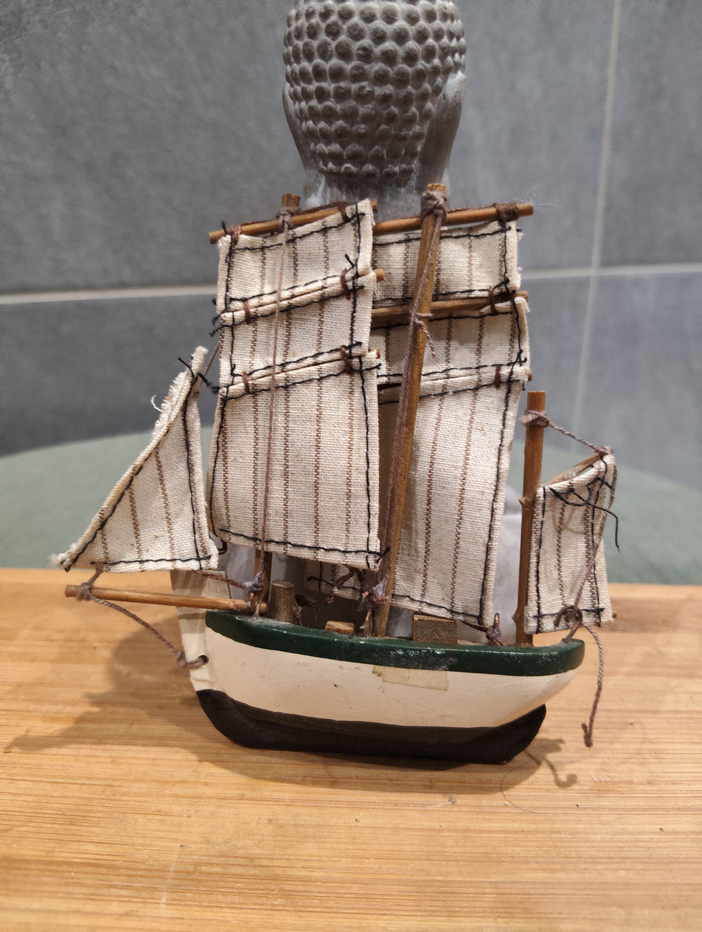 Bateau Miniature Voilier Sculpté Main En Bois & Soie Original Art Déco XXe Collection